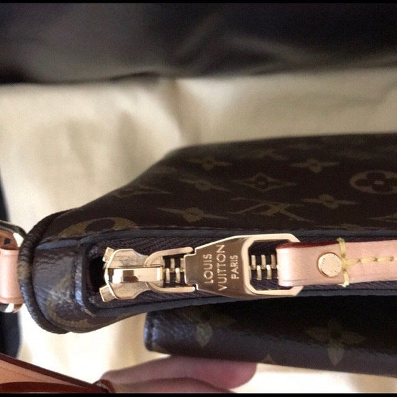 Louis Vuitton Mabillon Crossbody in Monogram Canvas - Picture 6 of 6